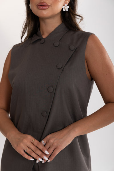 clear close up of Woman wearing Esme Abaya vest .