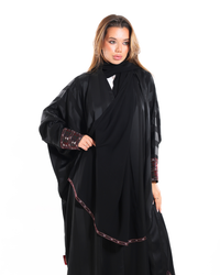 Close-up view of Esme Traditional Bisht showcasing refined detailing and premium craftsmanship by Esme Abaya.