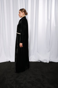Full length look of Esmeabaya Cultural Fusion Black Edition luxury black abaya with graceful flow